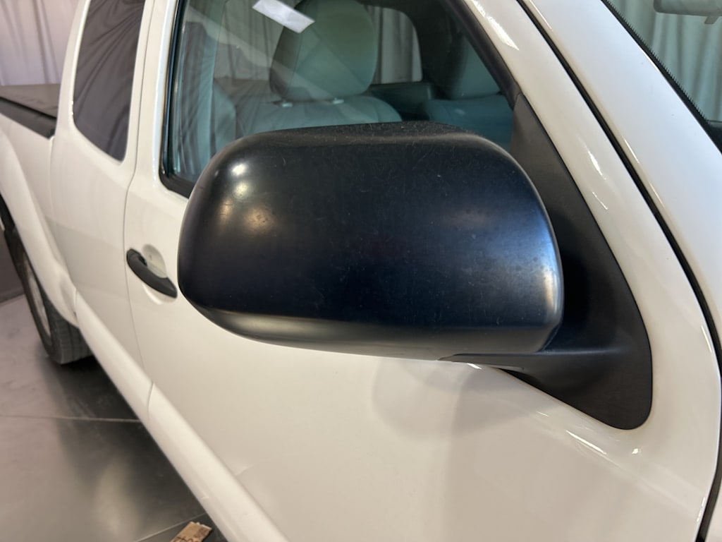 Thumbnail: 2015 Toyota Tacoma - 15