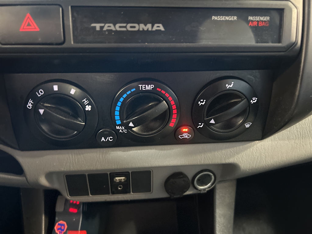 Thumbnail: 2015 Toyota Tacoma - 26