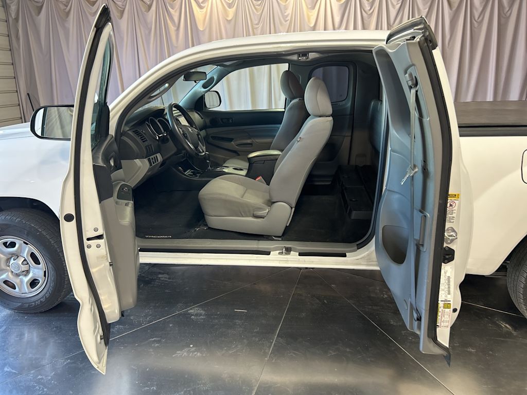 Thumbnail: 2015 Toyota Tacoma - 8