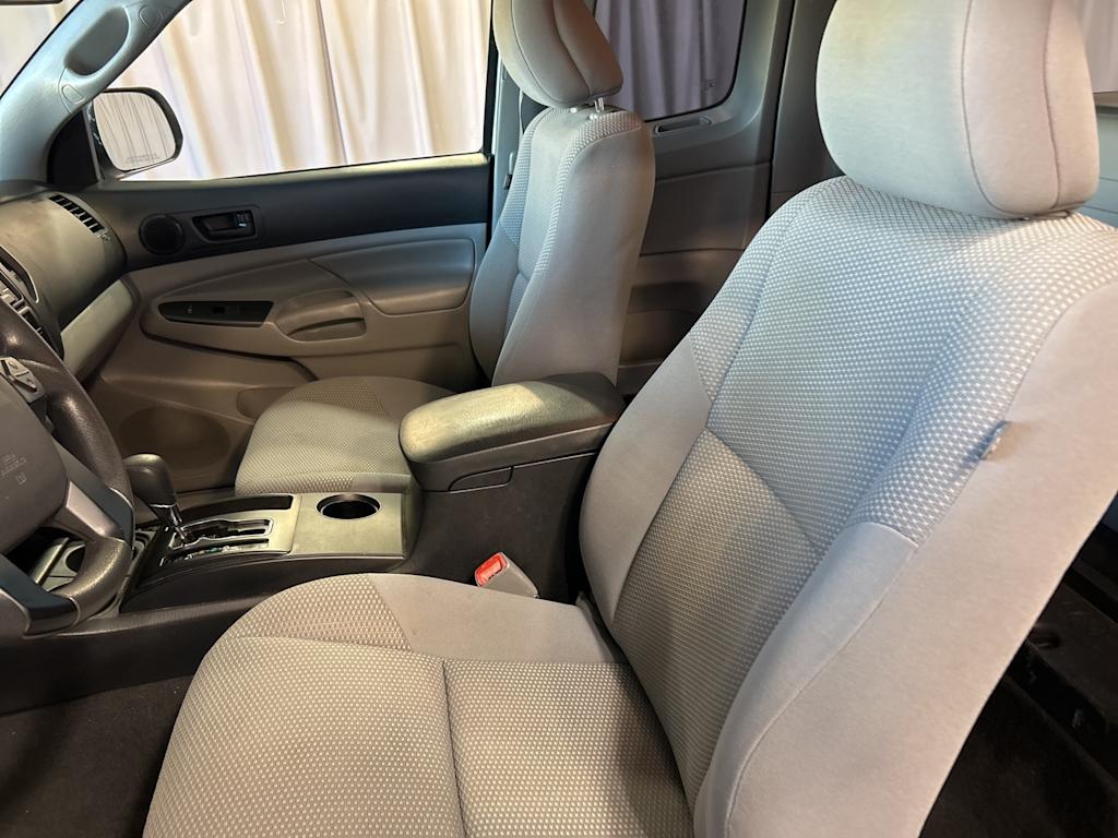 Thumbnail: 2015 Toyota Tacoma - 9