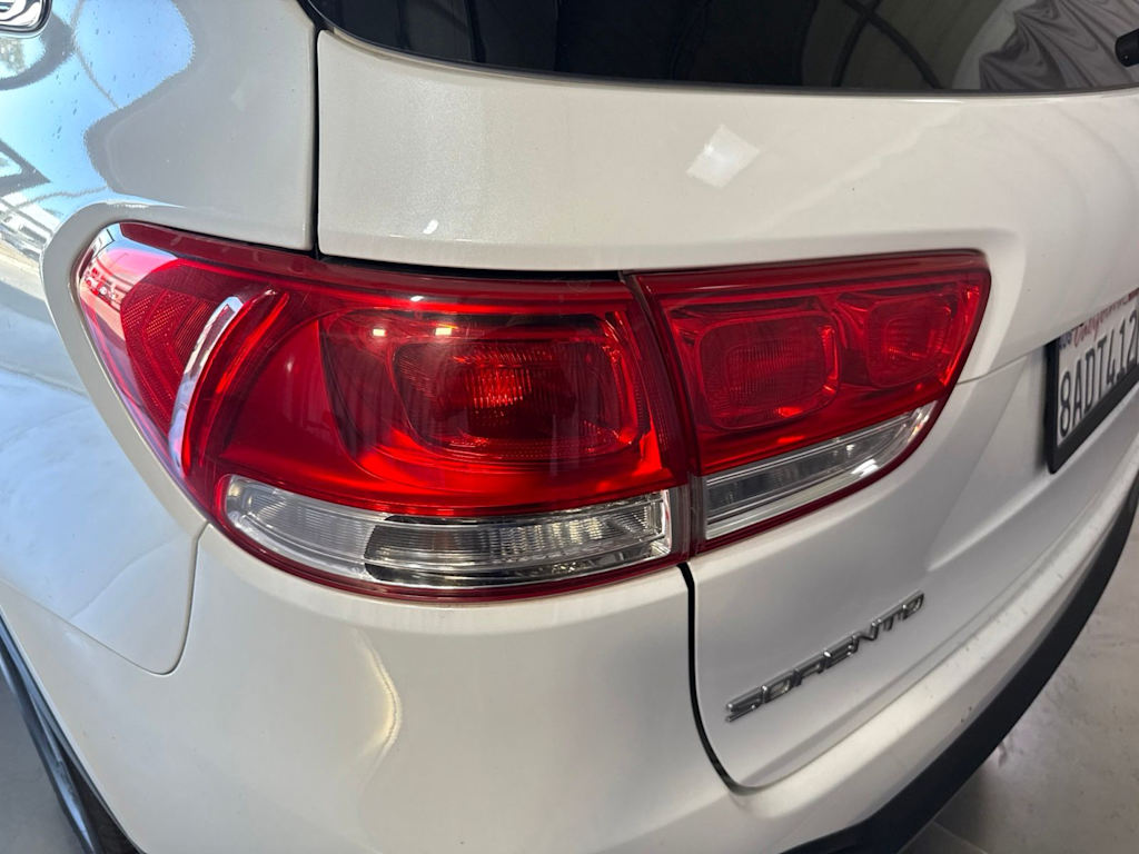 Thumbnail: 2017 Kia Sorento - 20