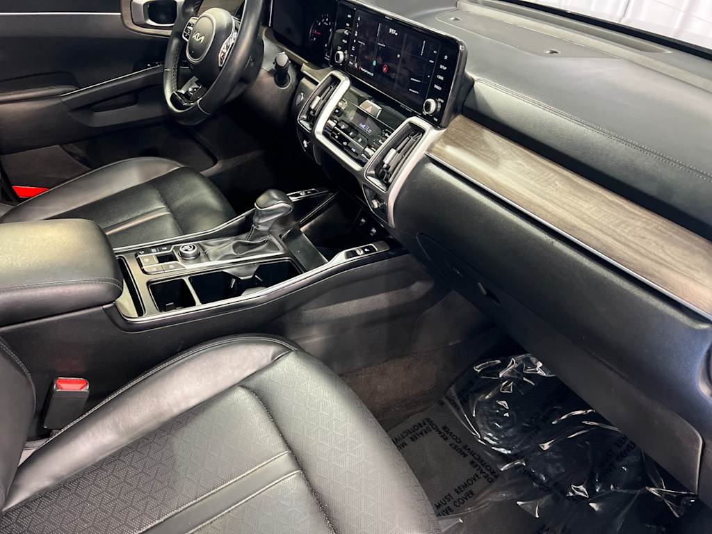 Thumbnail: 2023 Kia Sorento - 13