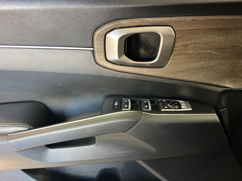 Thumbnail: 2023 Kia Sorento - 22