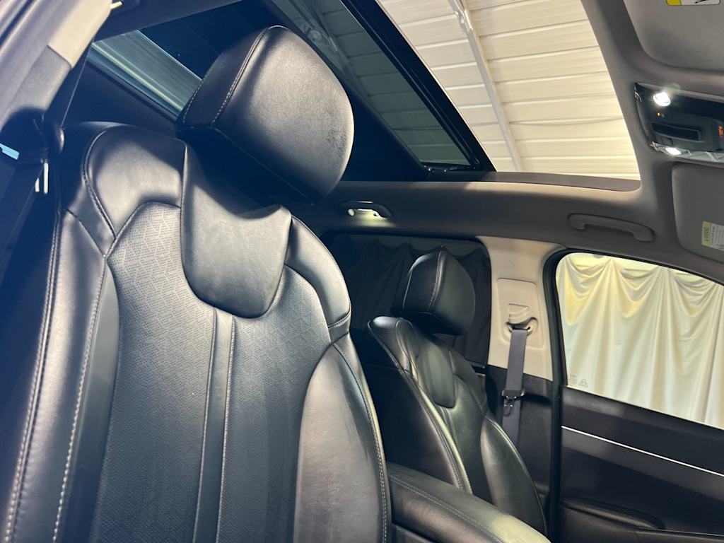 Thumbnail: 2023 Kia Sorento - 24