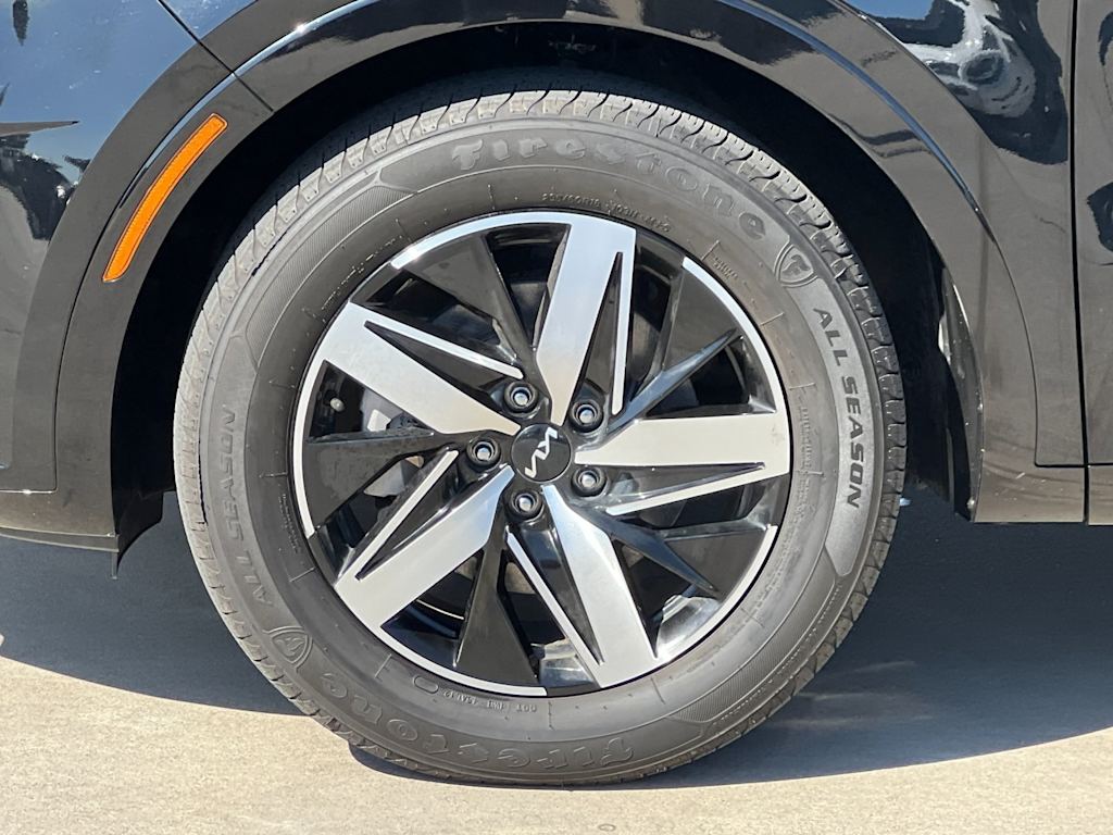 Thumbnail: 2023 Kia Sorento - 8