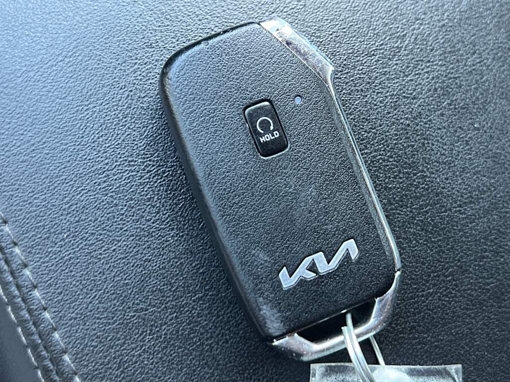 Thumbnail: 2023 Kia Sorento - 17