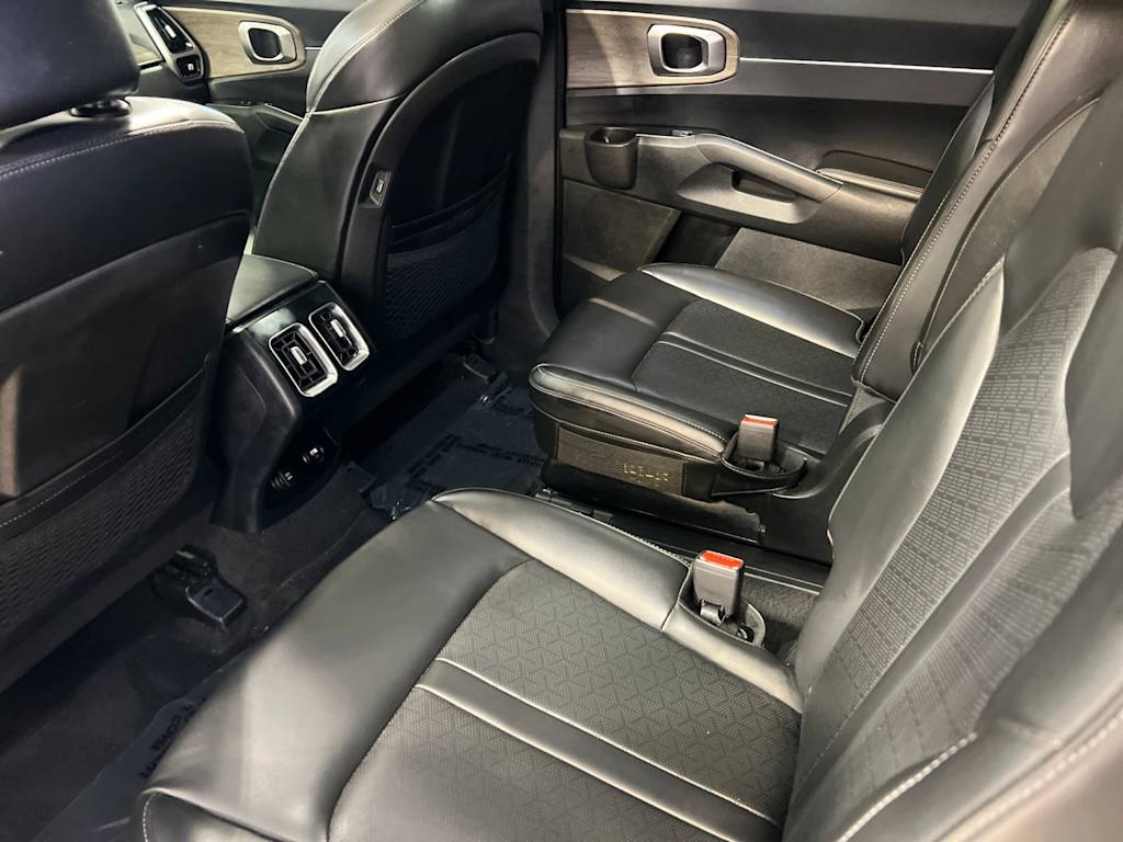 Thumbnail: 2023 Kia Sorento - 11