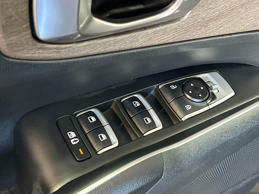 Thumbnail: 2023 Kia Sorento - 23