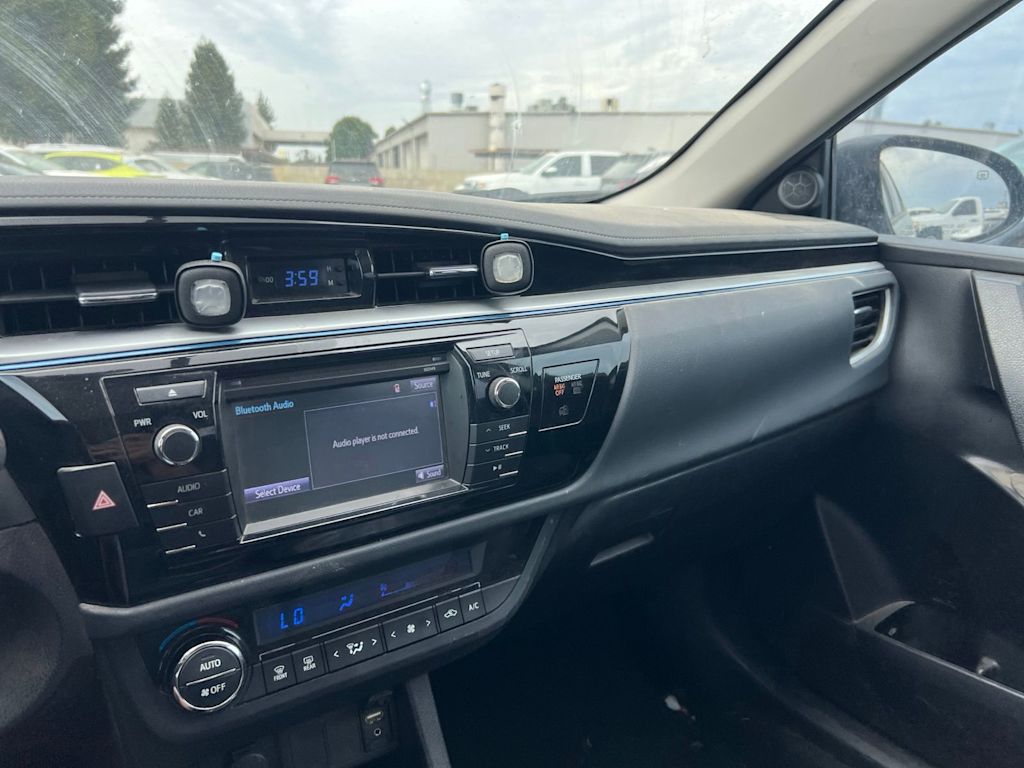 Thumbnail: 2015 Toyota Corolla - 10