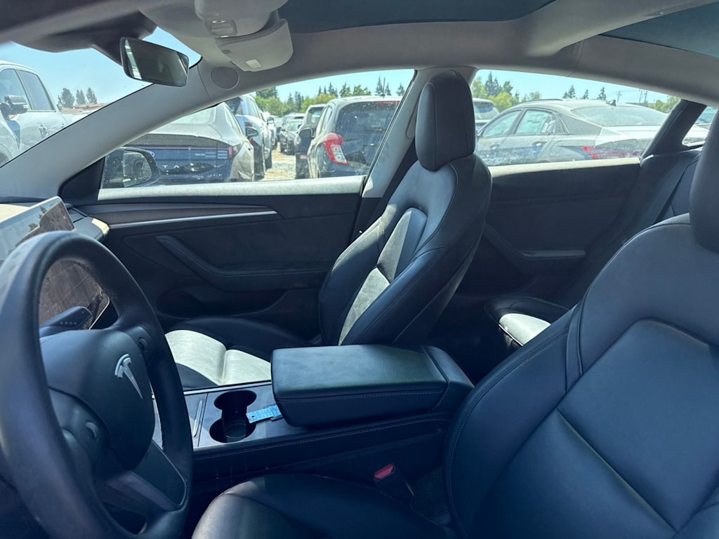 Thumbnail: 2021 Tesla Model 3 - 21