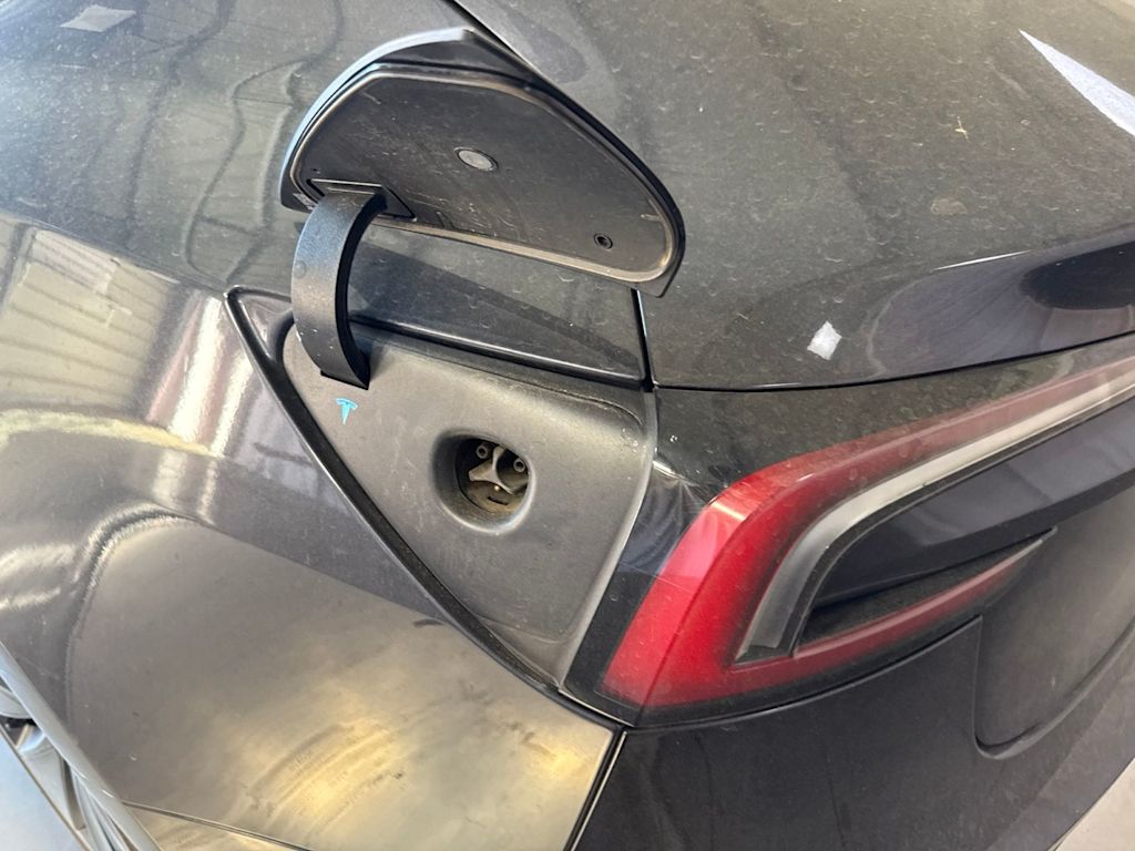 Thumbnail: 2024 Tesla Model 3 - 16