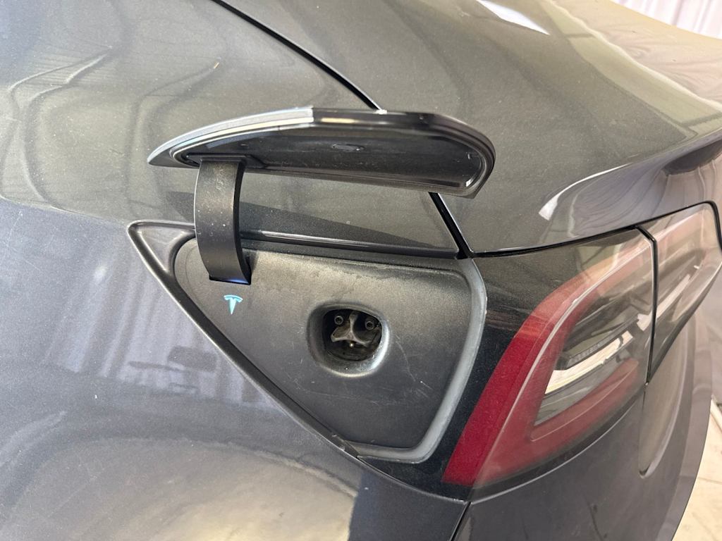 Thumbnail: 2022 Tesla Model 3 - 17