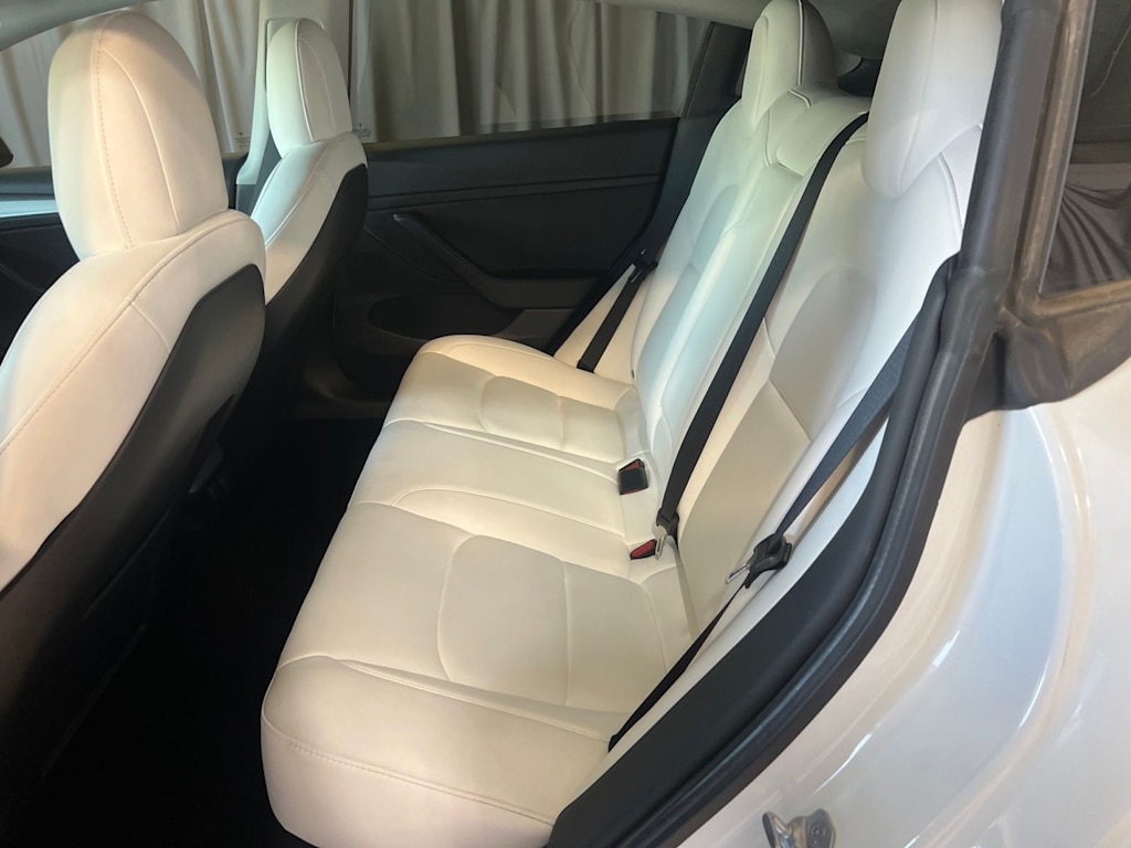 Thumbnail: 2022 Tesla Model 3 - 9