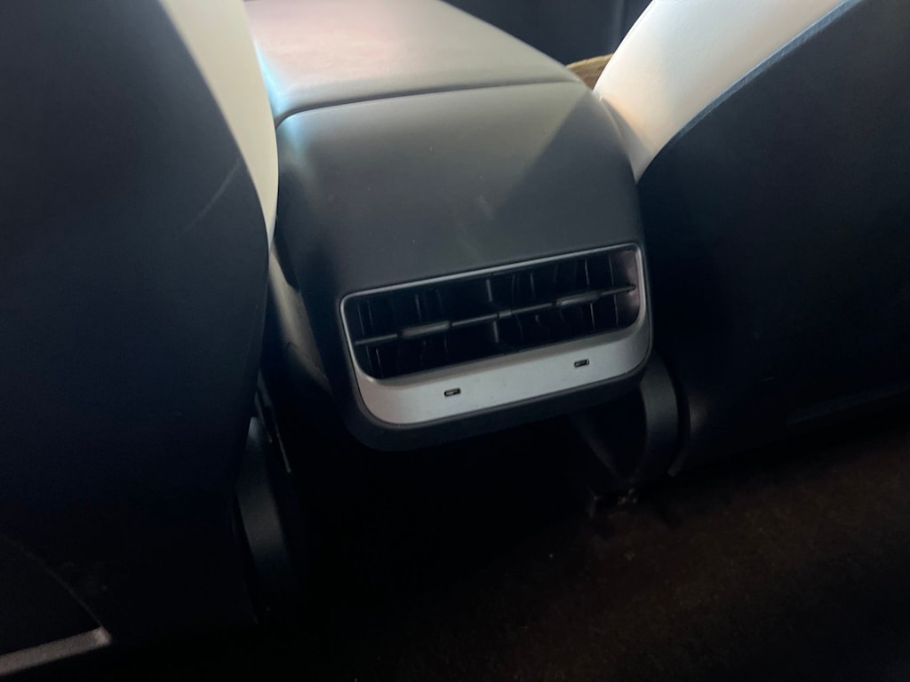 Thumbnail: 2022 Tesla Model 3 - 17