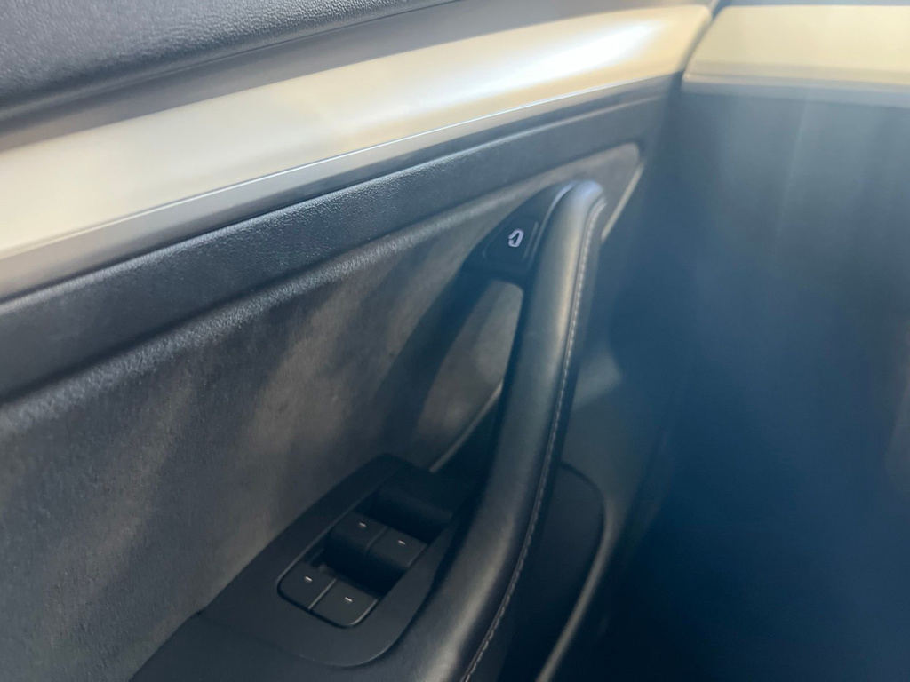 Thumbnail: 2022 Tesla Model 3 - 23