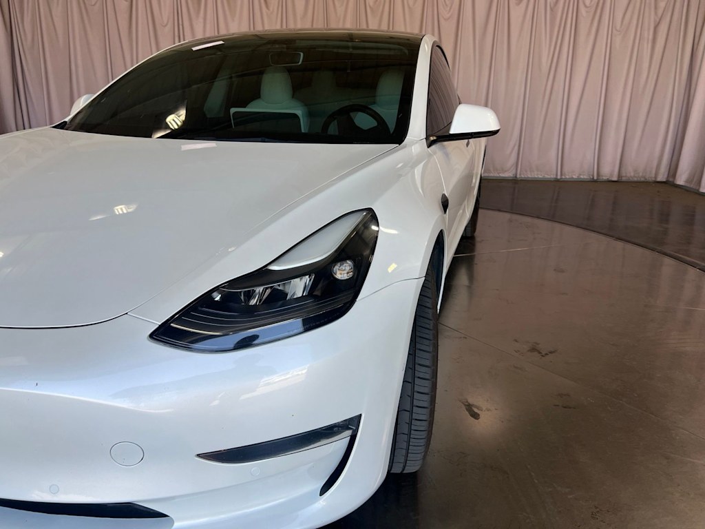 Thumbnail: 2022 Tesla Model 3 - 15