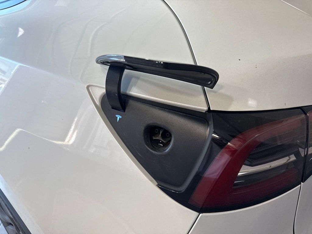 Thumbnail: 2023 Tesla Model Y - 17