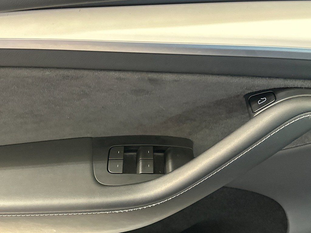 Thumbnail: 2023 Tesla Model Y - 22