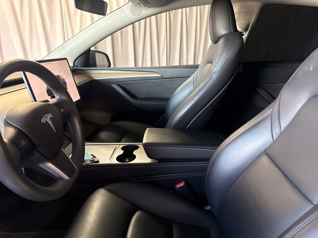 Thumbnail: 2023 Tesla Model Y - 8