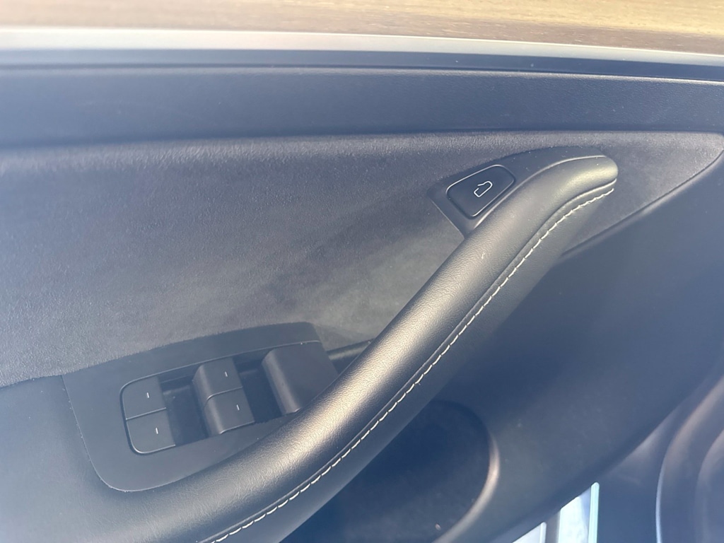 Thumbnail: 2023 Tesla Model Y - 21