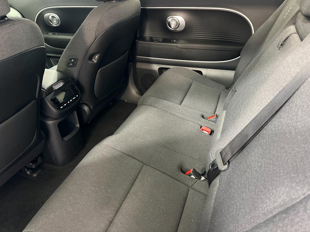 2026 Hyundai IONIQ 9 SE - Photo 11