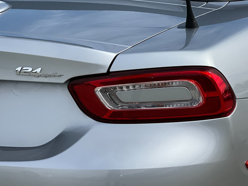 2018 Fiat 124 Spider Classica 28