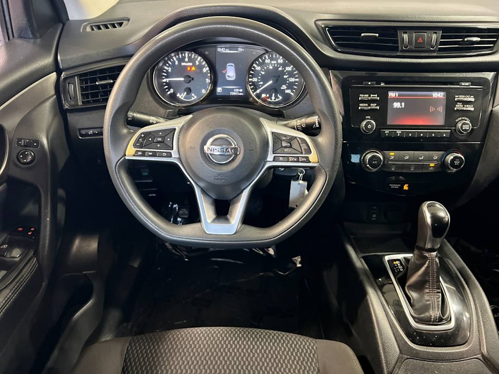 Thumbnail: 2018 Nissan Rogue Sport - 12