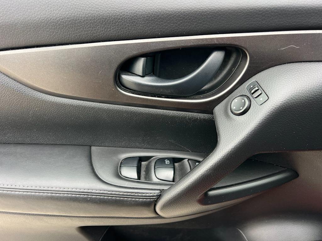 Thumbnail: 2019 Nissan Rogue Sport - 23