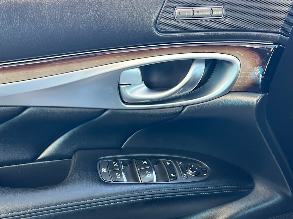 Thumbnail: 2012 INFINITI M37 - 21