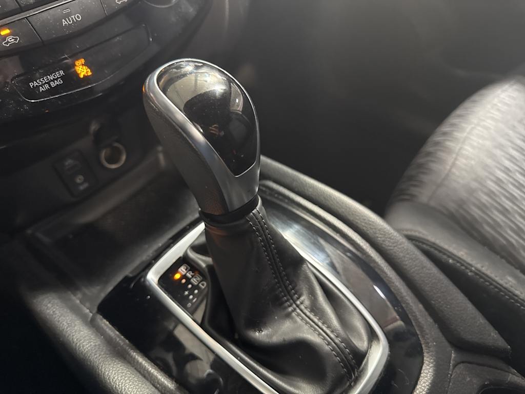 Thumbnail: 2017 Nissan Rogue - 10