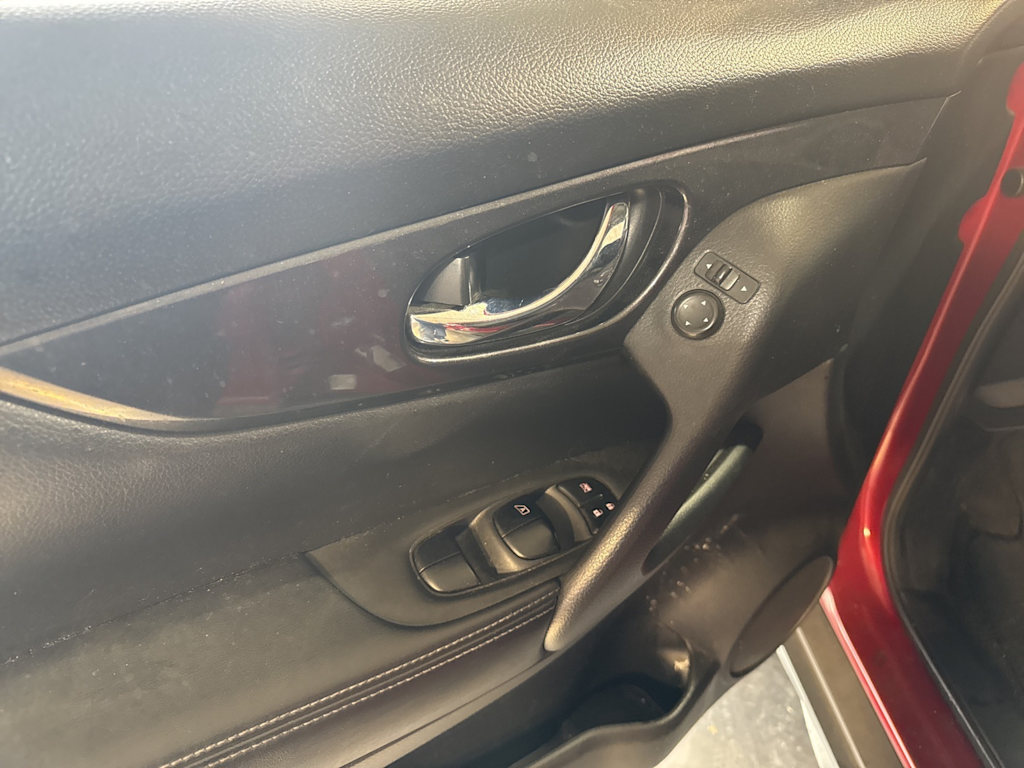 Thumbnail: 2017 Nissan Rogue - 22