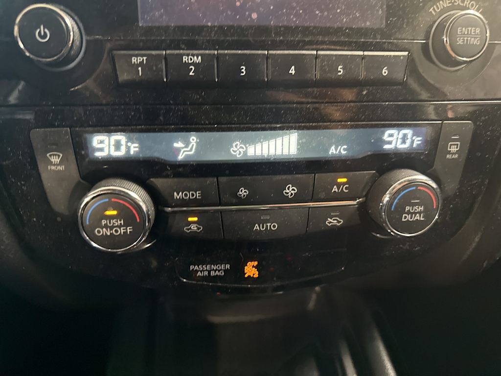 Thumbnail: 2017 Nissan Rogue - 23