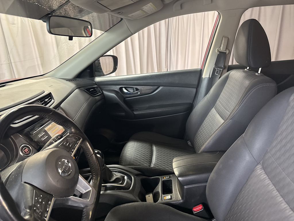 Thumbnail: 2017 Nissan Rogue - 7