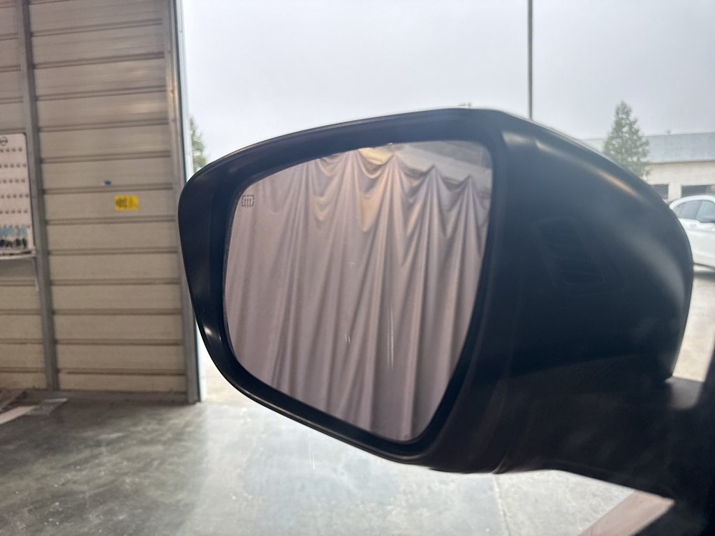 Thumbnail: 2017 Nissan Rogue - 26