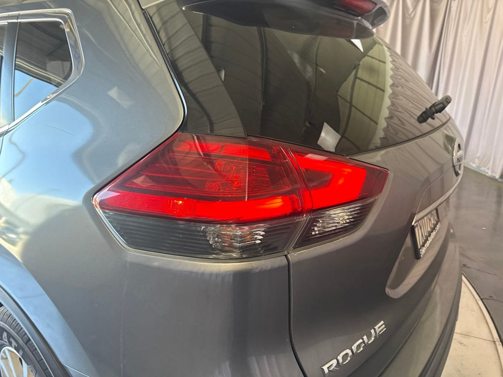 Thumbnail: 2017 Nissan Rogue - 17