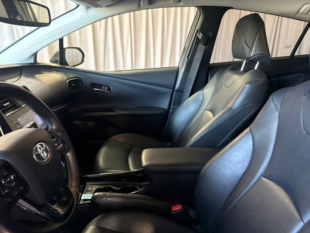 Thumbnail: 2022 Toyota Prius - 8