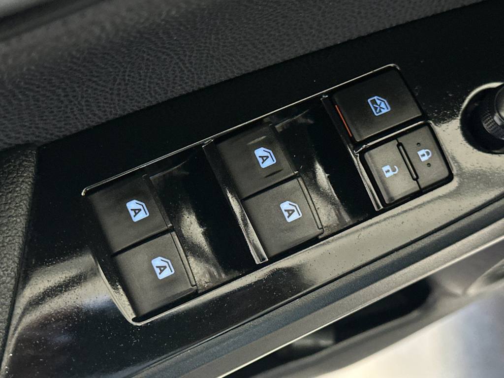 Thumbnail: 2016 Toyota Prius - 23