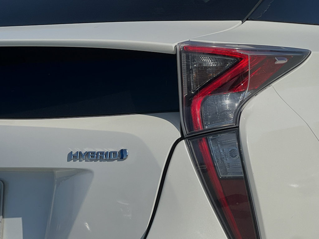 2018 Toyota Prius Three Touring 30