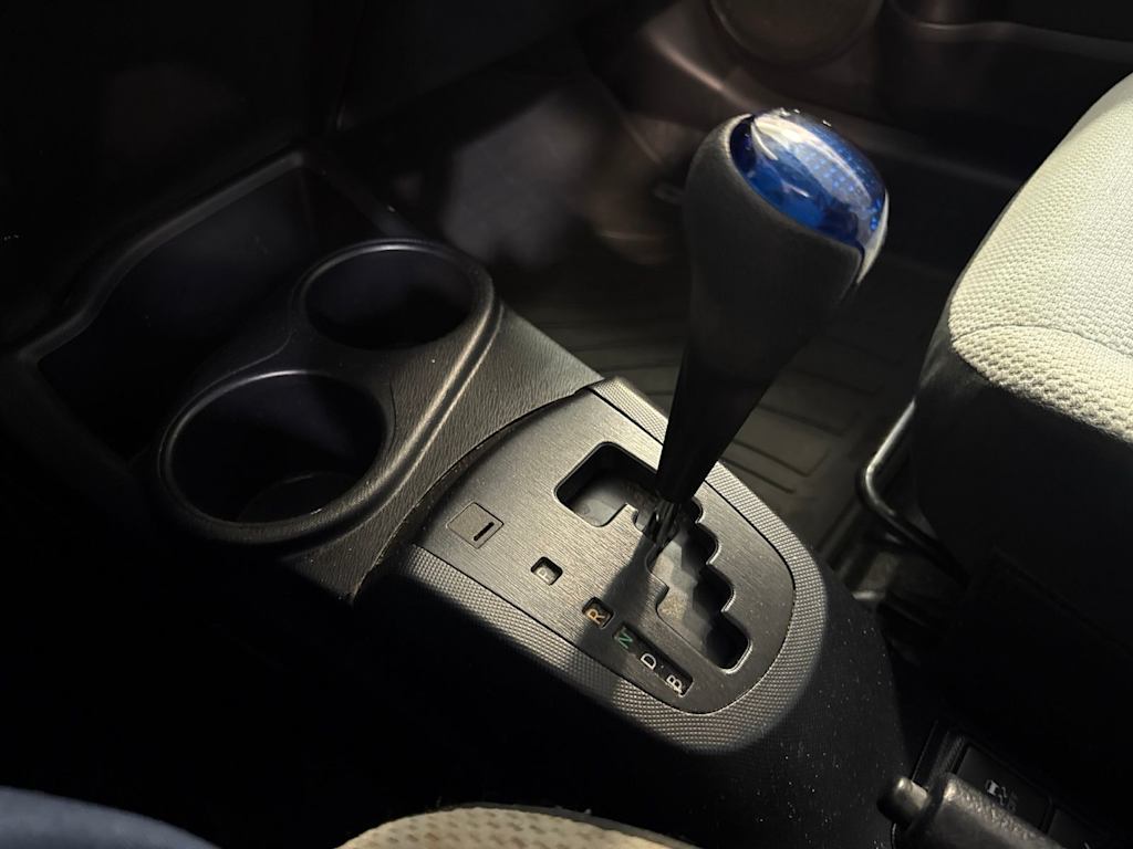 Thumbnail: 2015 Toyota Prius c - 12