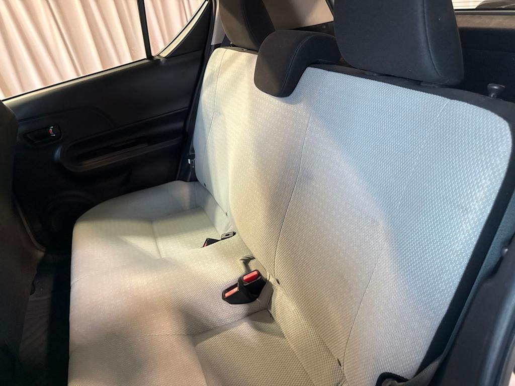 Thumbnail: 2015 Toyota Prius c - 21