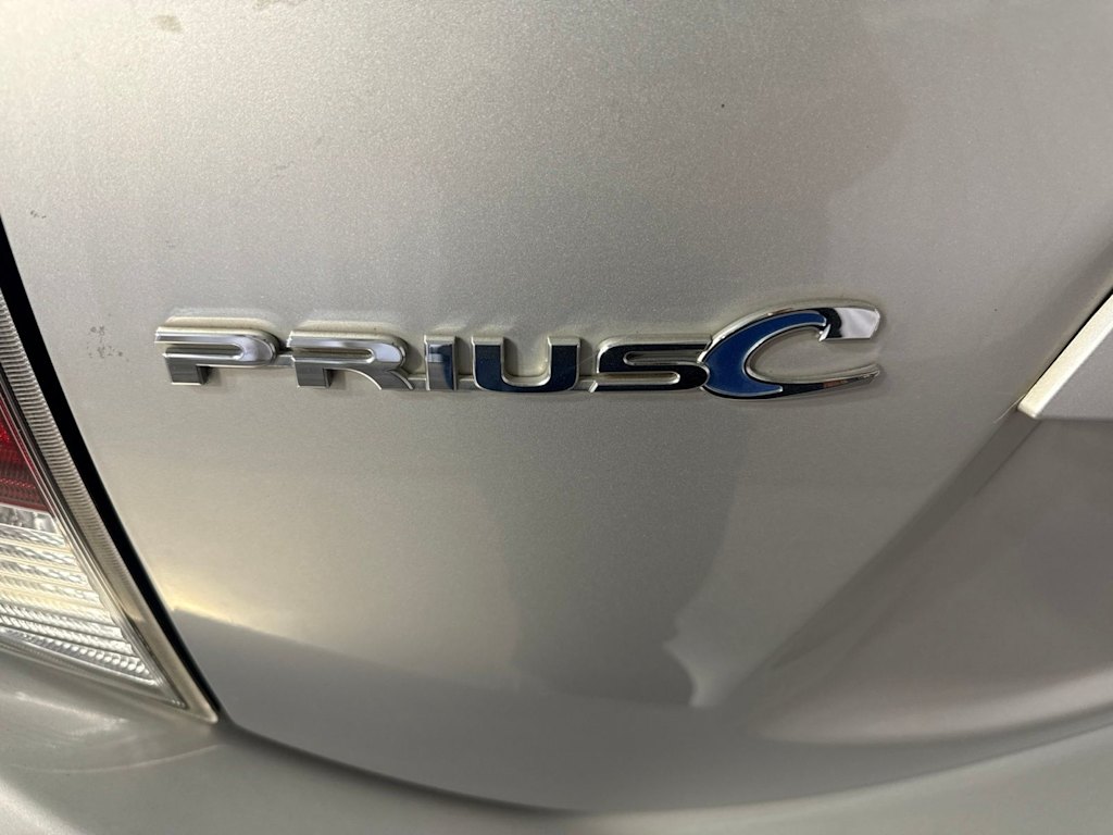 Thumbnail: 2015 Toyota Prius c - 7
