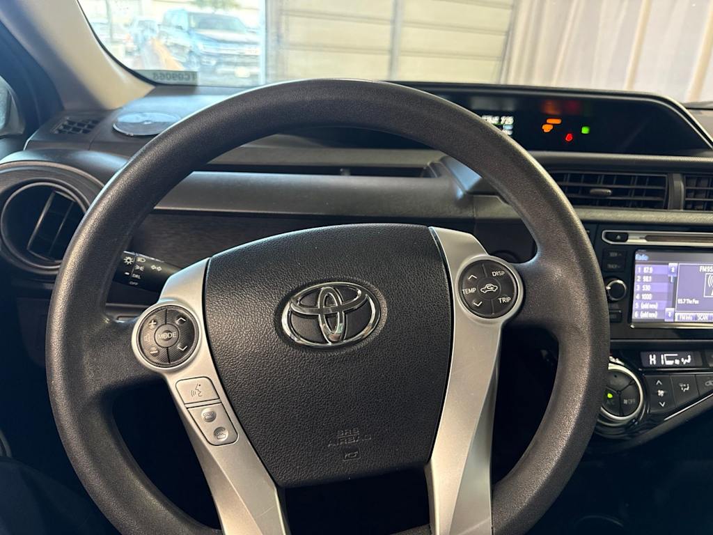 Thumbnail: 2015 Toyota Prius c - 2