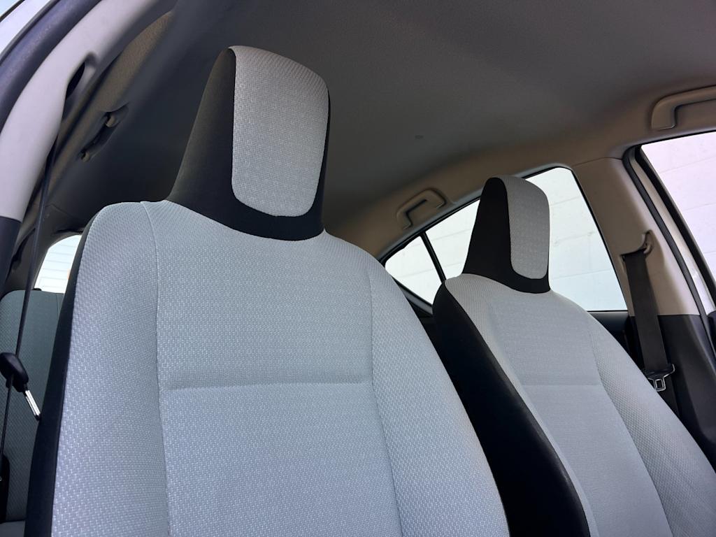 Thumbnail: 2015 Toyota Prius c - 10