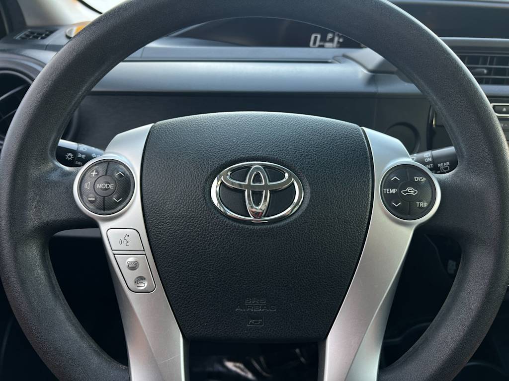 Thumbnail: 2015 Toyota Prius c - 26