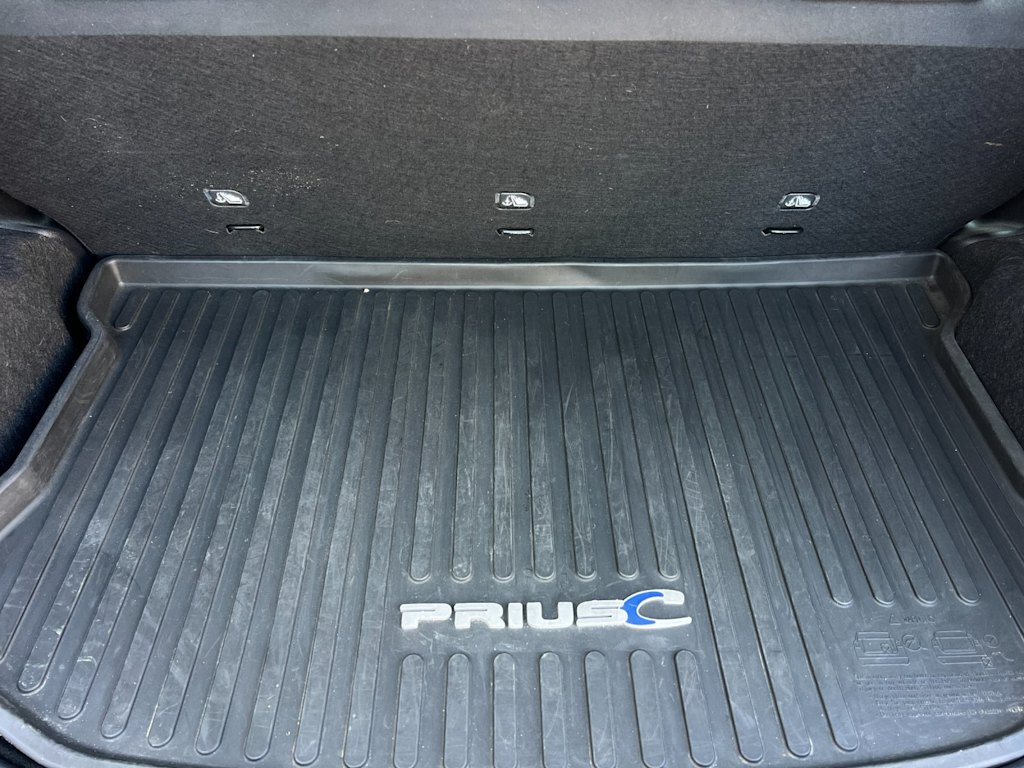 Thumbnail: 2015 Toyota Prius c - 17