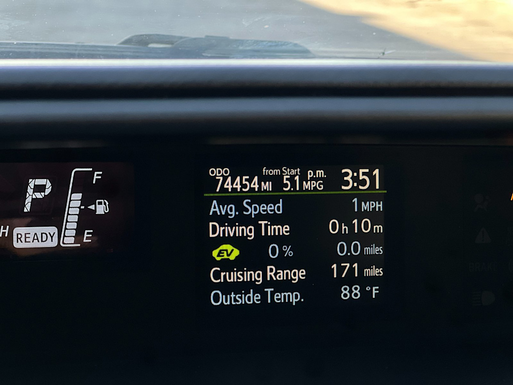 Thumbnail: 2015 Toyota Prius c - 27