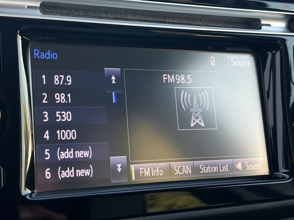 Thumbnail: 2015 Toyota Prius c - 14