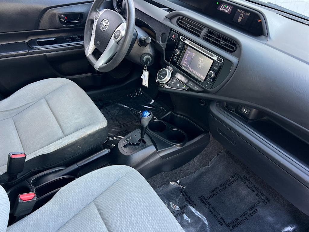 Thumbnail: 2015 Toyota Prius c - 13