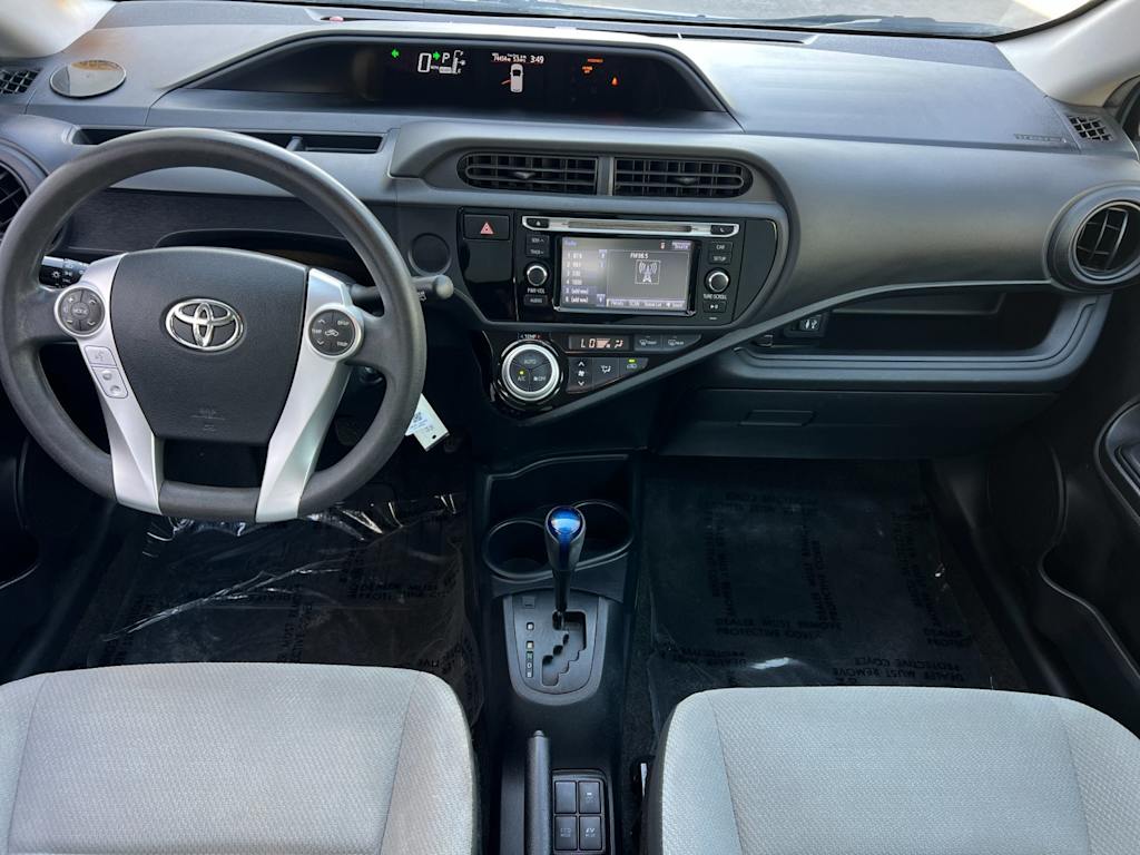 Thumbnail: 2015 Toyota Prius c - 2