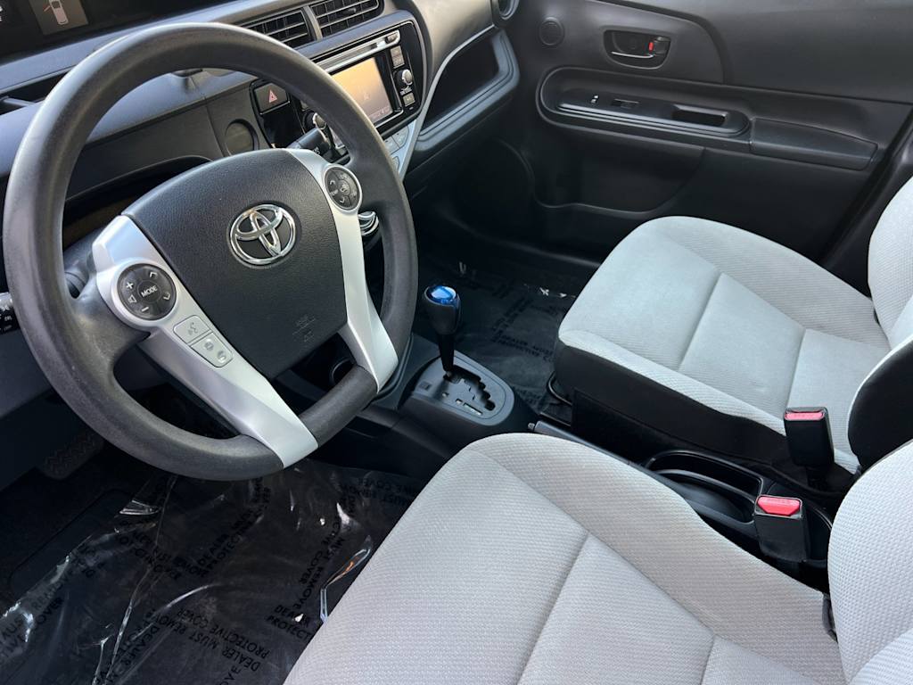 Thumbnail: 2015 Toyota Prius c - 9